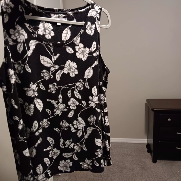Chico's Black Floral Sleeveless Tank Top - Picture 2 of 12